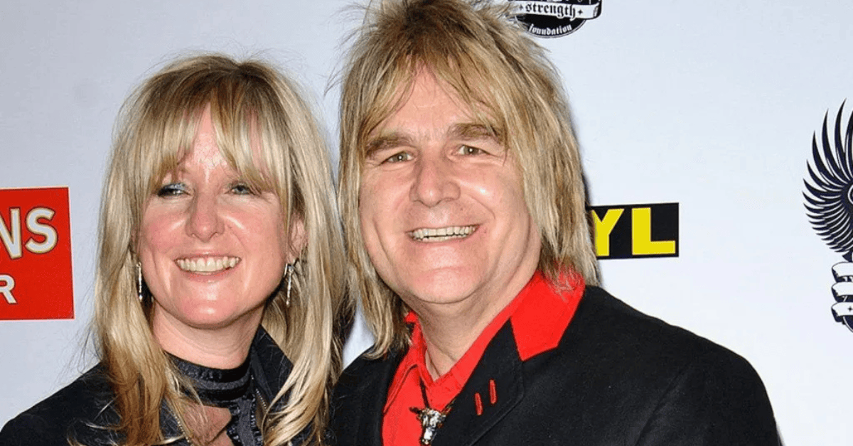 Mike Peters Dies at 66: The Alarm’s Frontman and Relentless Cancer Warrior 2 Mike Peters Dies at 66